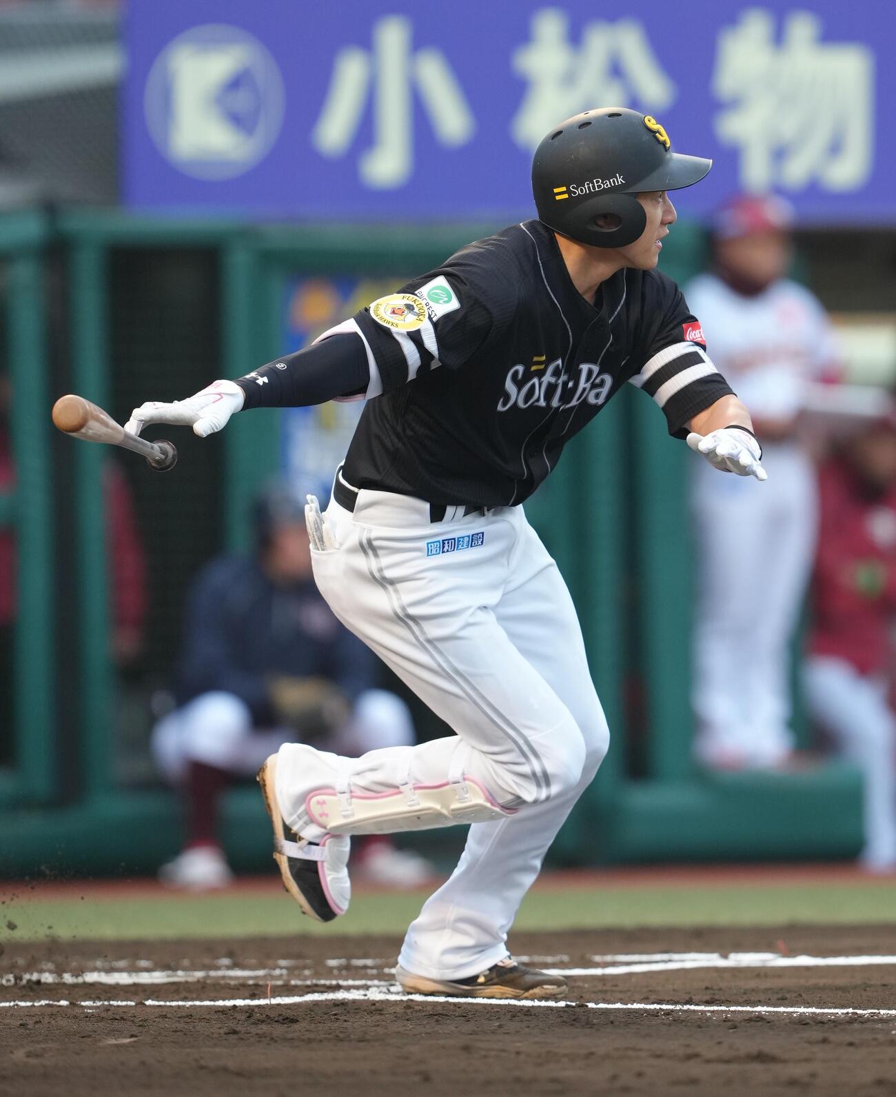 楽天対ソフトバンク　2回表ソフトバンク無死、柳田は左前打を放つ（撮影・足立雅史）