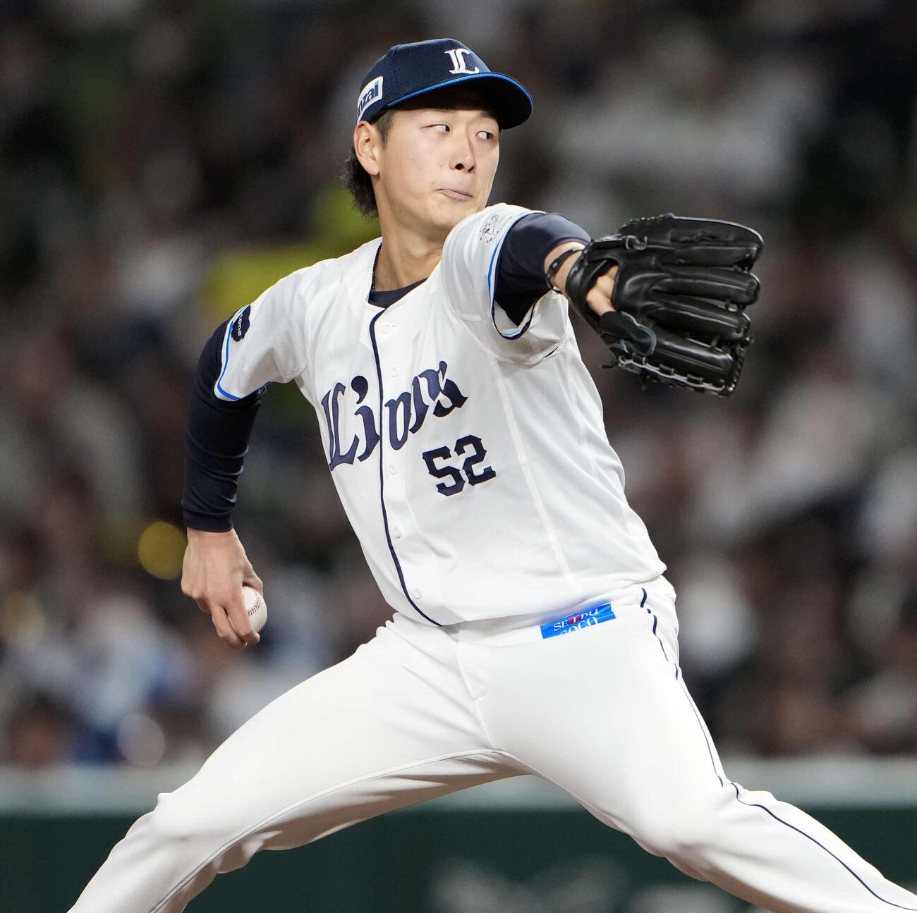 西武対オリックス　6回表西武2番手で登板する篠原（撮影・小島史椰）
