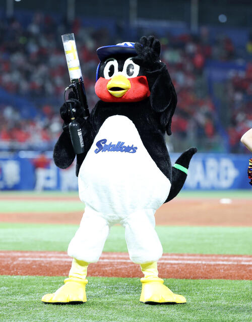 ヤクルト】活動再開つば九郎「バズーカタイム」盛り上げ 「空中くる