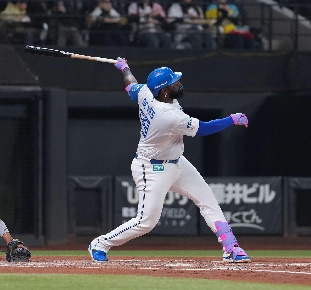 日本ハム対ロッテ　2回裏日本ハム2死、本塁打を放つレイエス（撮影・井上学）