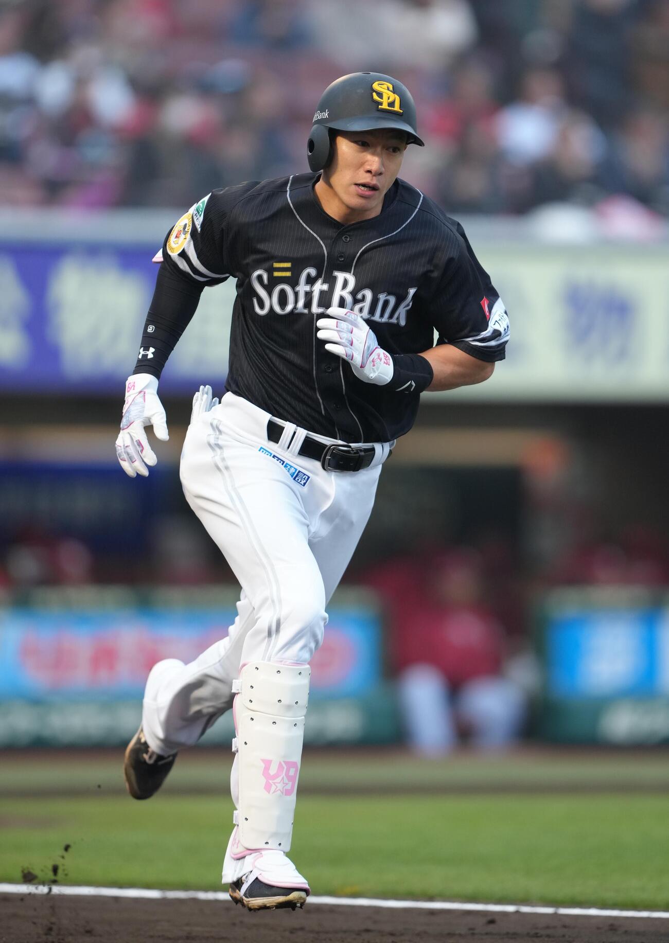 楽天対ソフトバンク　2回表ソフトバンク無死、柳田は左前打を放つ（撮影・足立雅史）