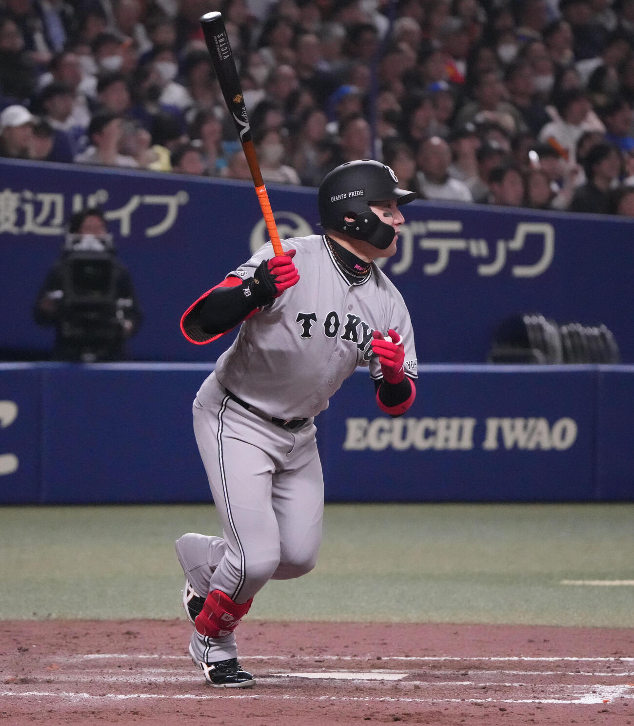中日対巨人　9回表巨人2死満塁、右越え3点適時二塁打を放つ丸（撮影・森本幸一）