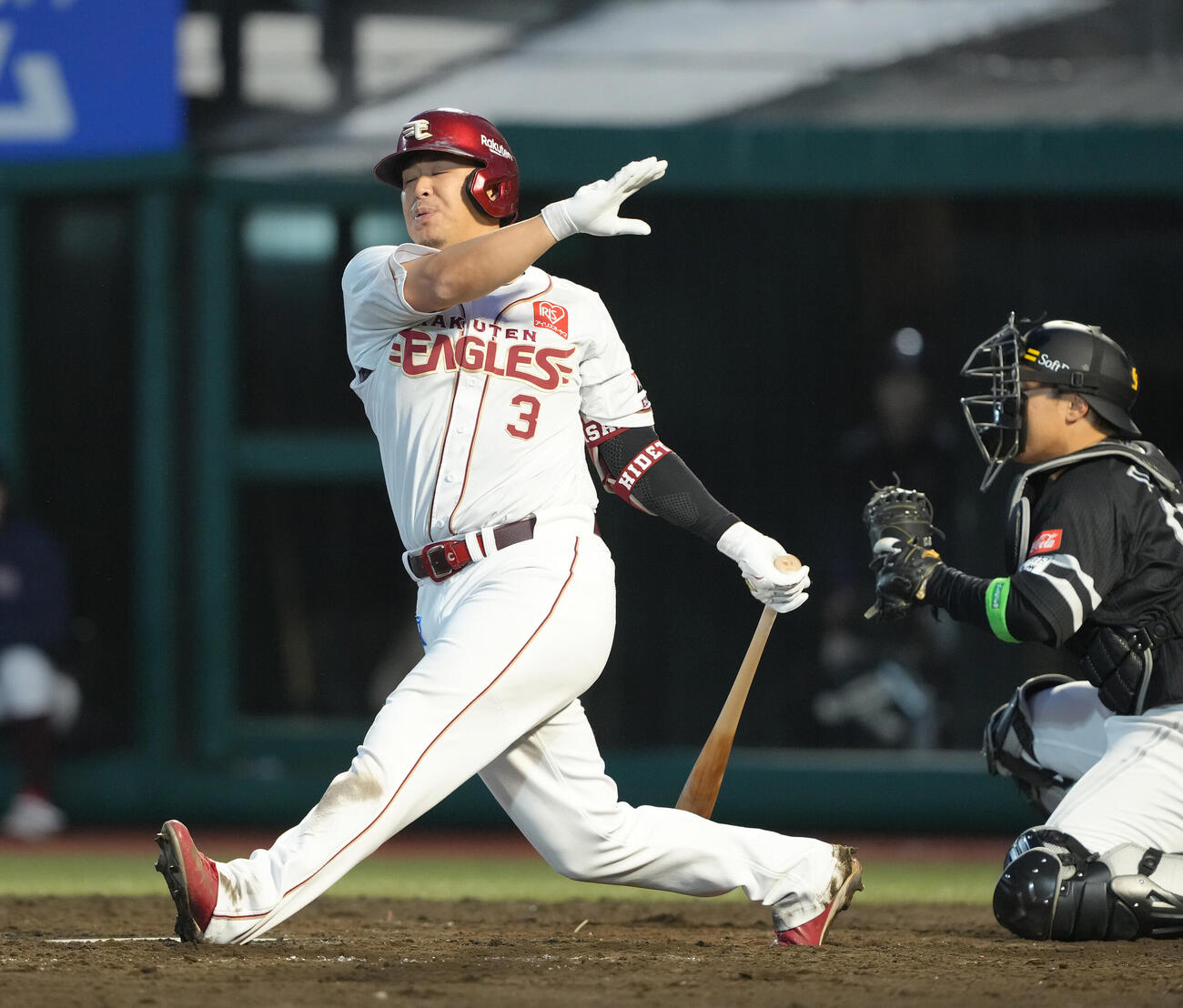 楽天対ソフトバンク　5回裏楽天2死満塁、浅村は空振り三振に倒れる（撮影・足立雅史）