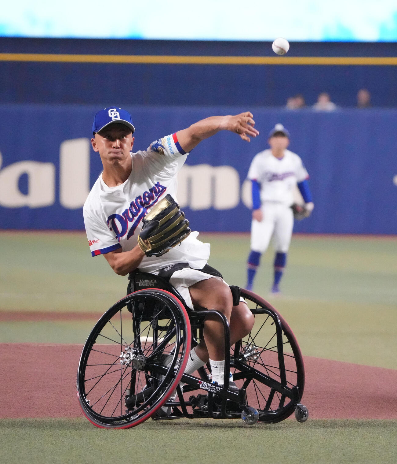 中日対巨人　試合前に始球式を行う小田凱人（撮影・森本幸一）