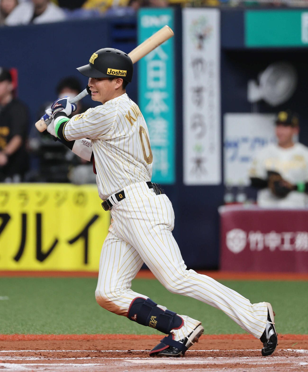 阪神対DeNA 6回裏阪神1死二塁、木浪は中前打を放つ（撮影・西尾就之）
