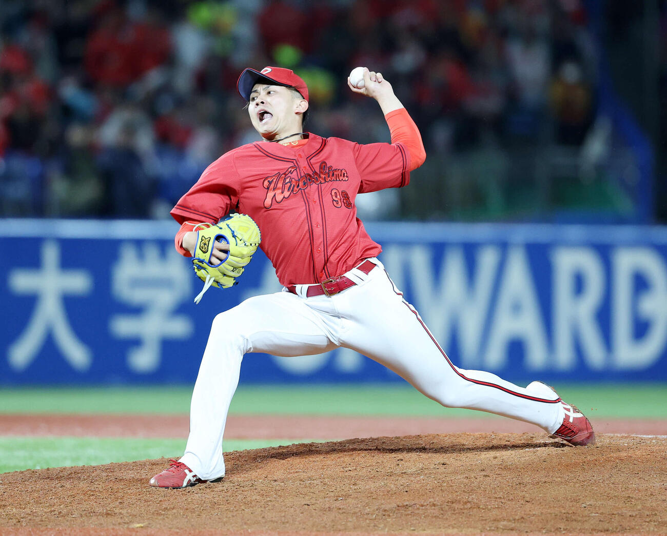 ヤクルト対広島　力投する広島3番手の辻（撮影・鈴木正人）　