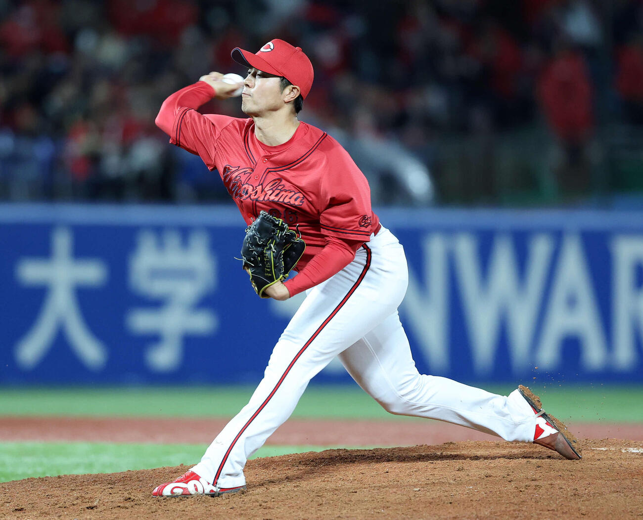 ヤクルト対広島　力投する広島5番手の益田（撮影・鈴木正人）　
