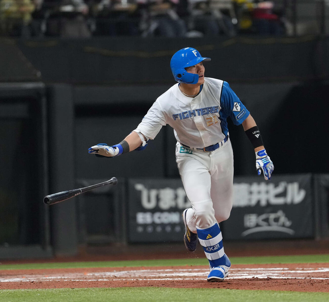 日本ハム対ロッテ　7回裏日本ハム1死、本塁打を放つ清宮幸（撮影・井上学）