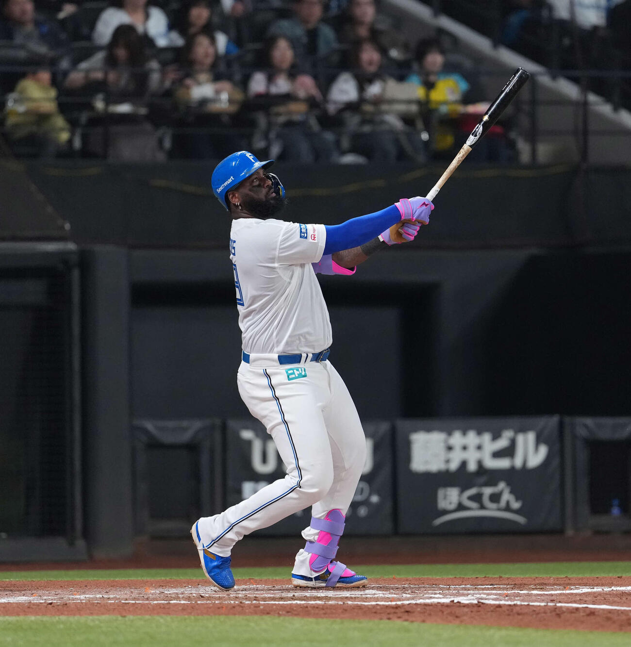 日本ハム対ロッテ7回裏日本ハム1死、本塁打を放つレイエス（撮影・井上学）
