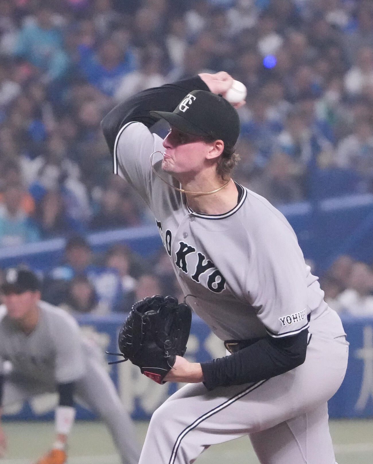 中日対巨人　1回裏、登板する巨人先発のウィットリー（撮影・森本幸一）