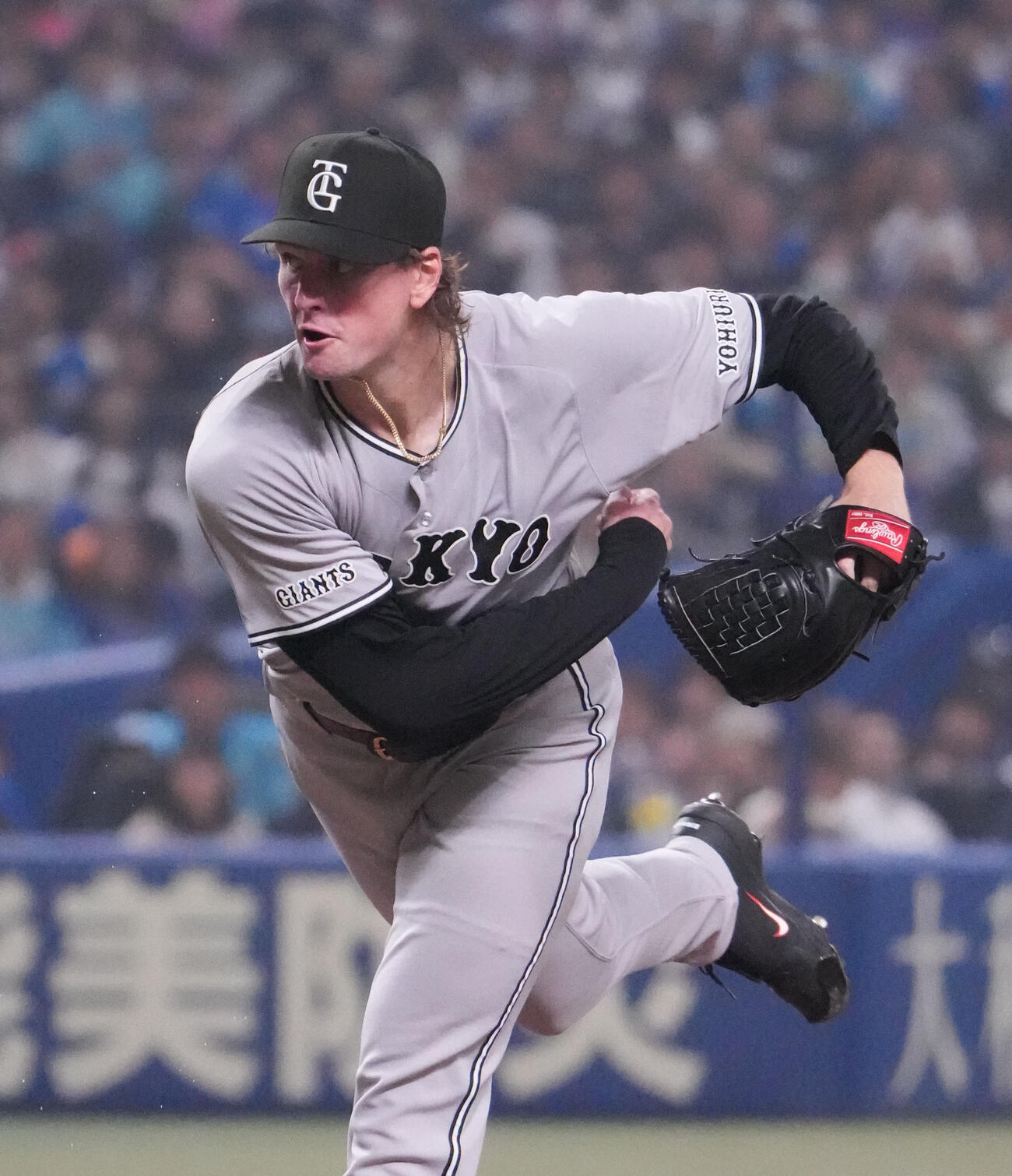 中日対巨人　1回裏、登板する巨人先発のウィットリー（撮影・森本幸一）