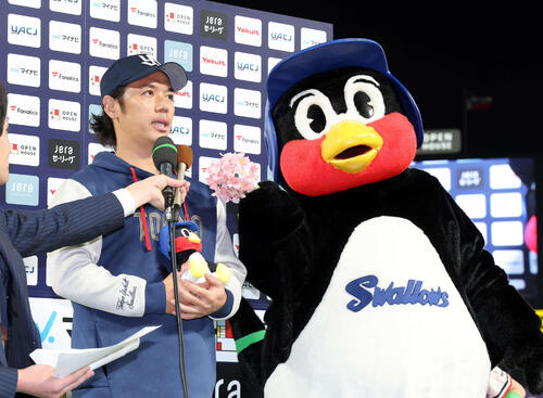 ヤクルト】つば九郎、休養前と変わらない立ち姿 重責を引き受けた新