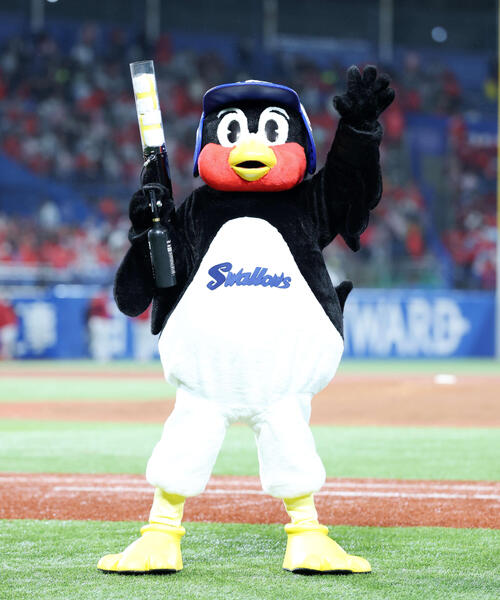 ヤクルト】つば九郎、休養前と変わらない立ち姿 重責を引き受けた新