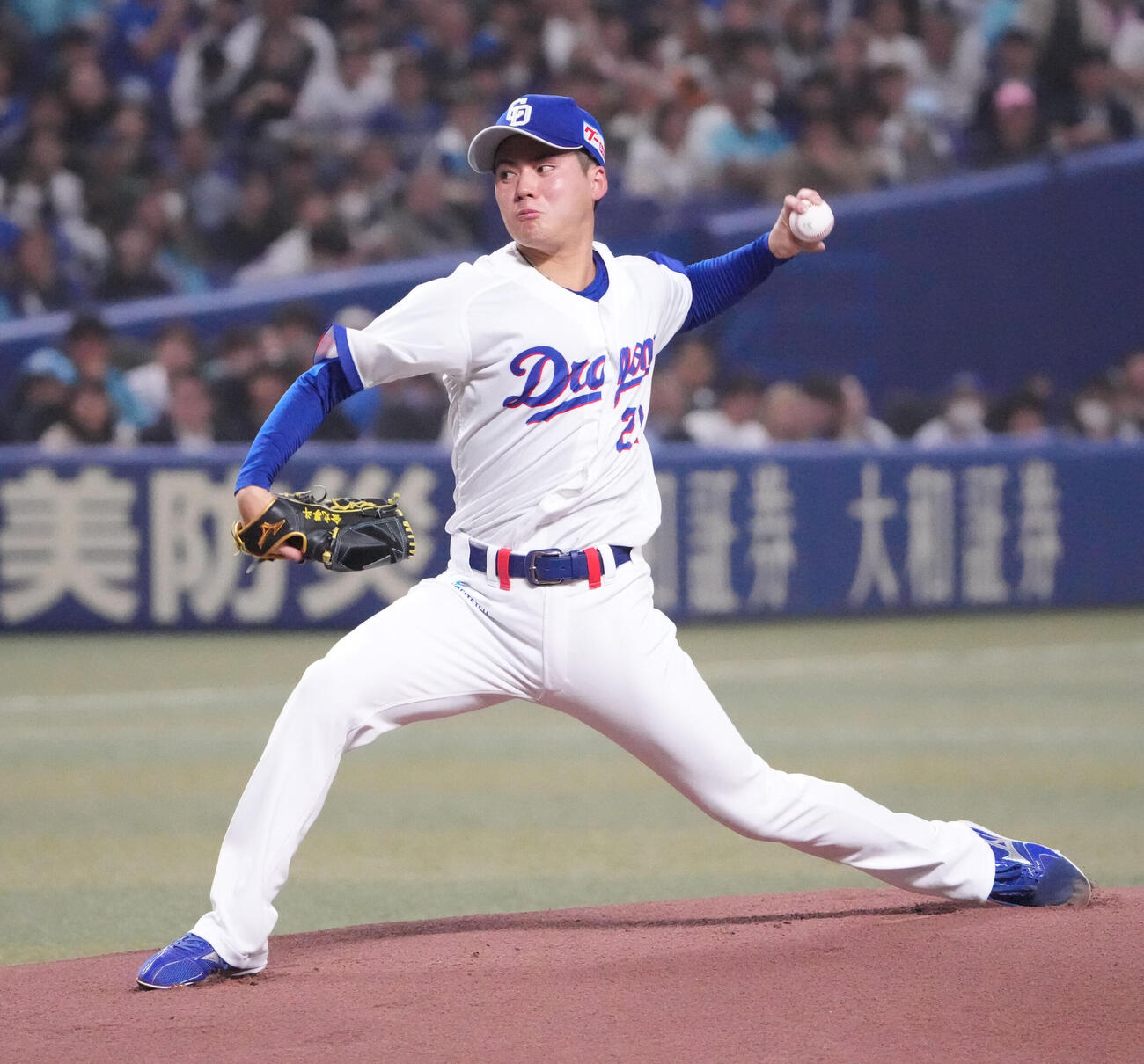 中日対巨人　1回表、登板する中日先発の金丸（撮影・森本幸一）