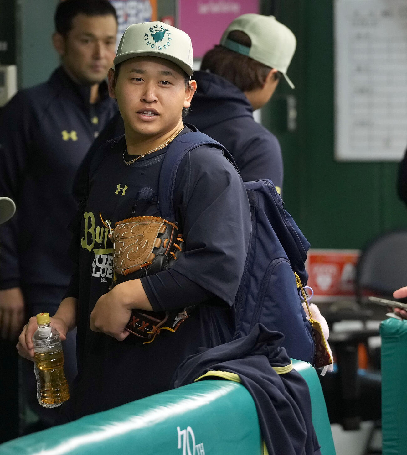 西武対オリックス　練習を終えベンチに下がるオリックス宮城（撮影・たえ見朱実）