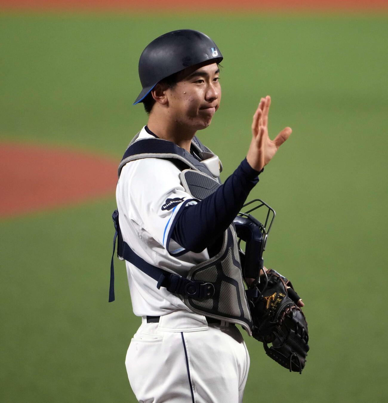 西武対オリックス　1回表オリックス無死一塁、宗佑磨の二盗を阻止する小島（撮影・小島史椰）