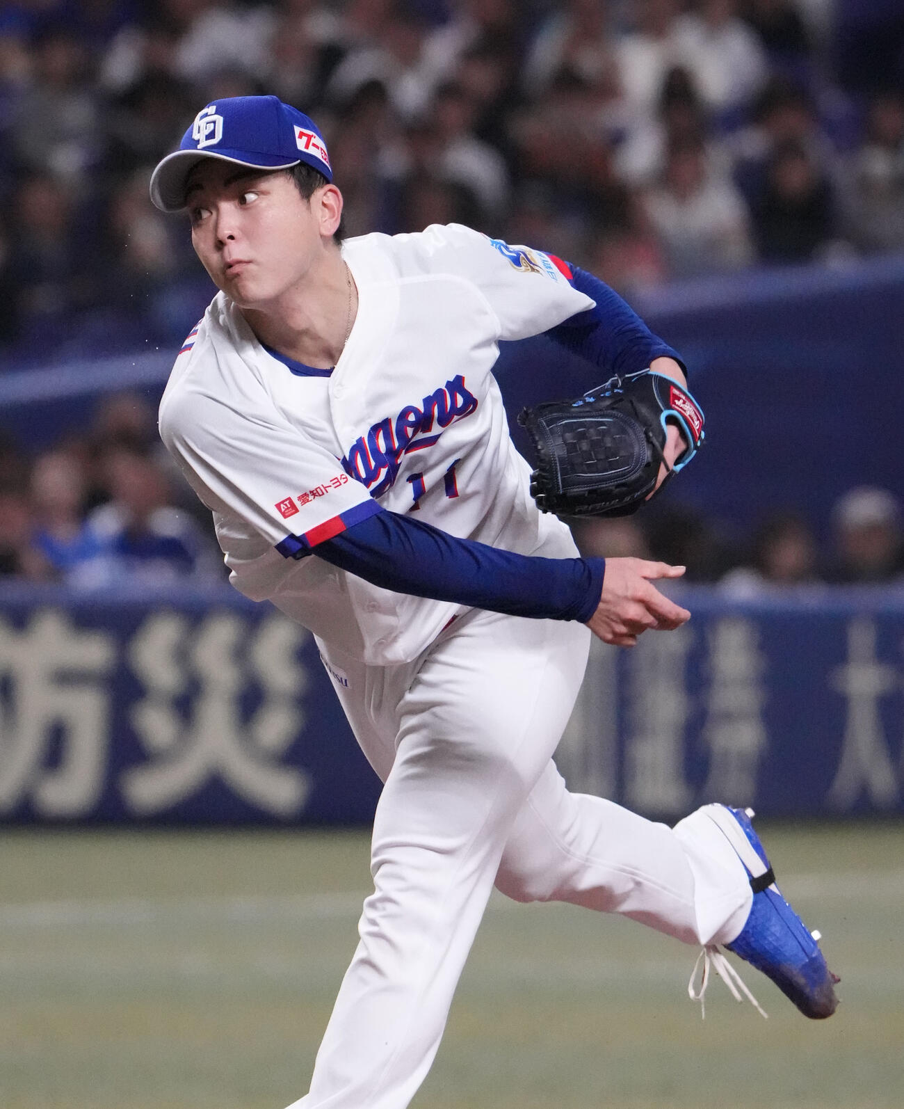 中日対巨人　1回表、登板する中日先発の中西（撮影・森本幸一）