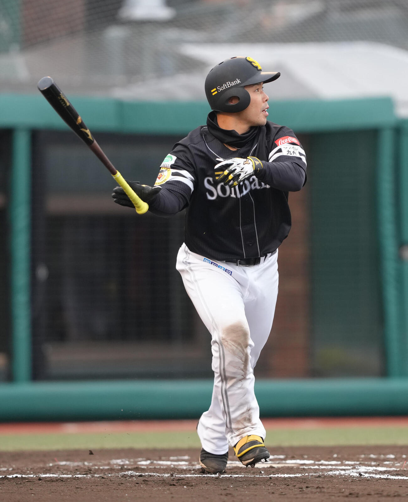 楽天対ソフトバンク　6回表ソフトバンク2死一塁、近藤は左越え2点本塁打を放つ（撮影・足立雅史）