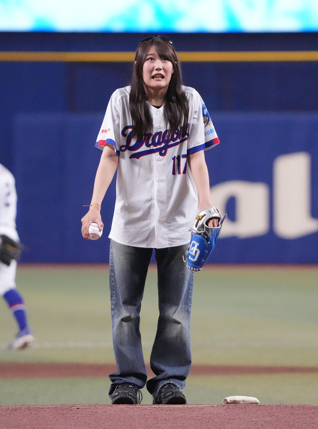 中日対巨人　始球式を行う村瀬心椛（撮影・森本幸一）