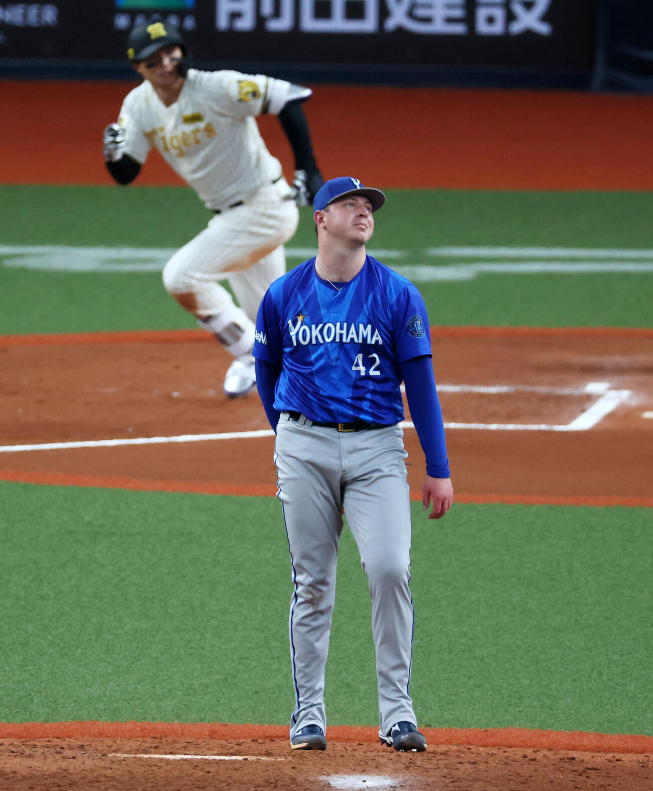 阪神対DeNA 6回裏阪神2死、コックスは森下に左越えソロ本塁打を浴びる（撮影・加藤哉）