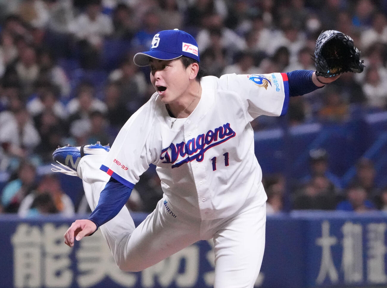 中日対巨人　4回表、力投する中日先発の中西（撮影・森本幸一）