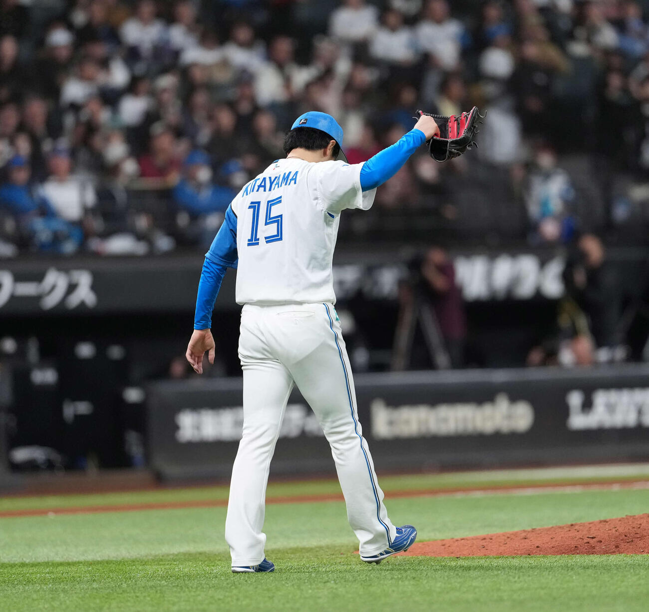日本ハム対ロッテ　4回表ロッテ2死一、二塁、ソトに3点本塁打を浴びた北山（撮影・井上学）