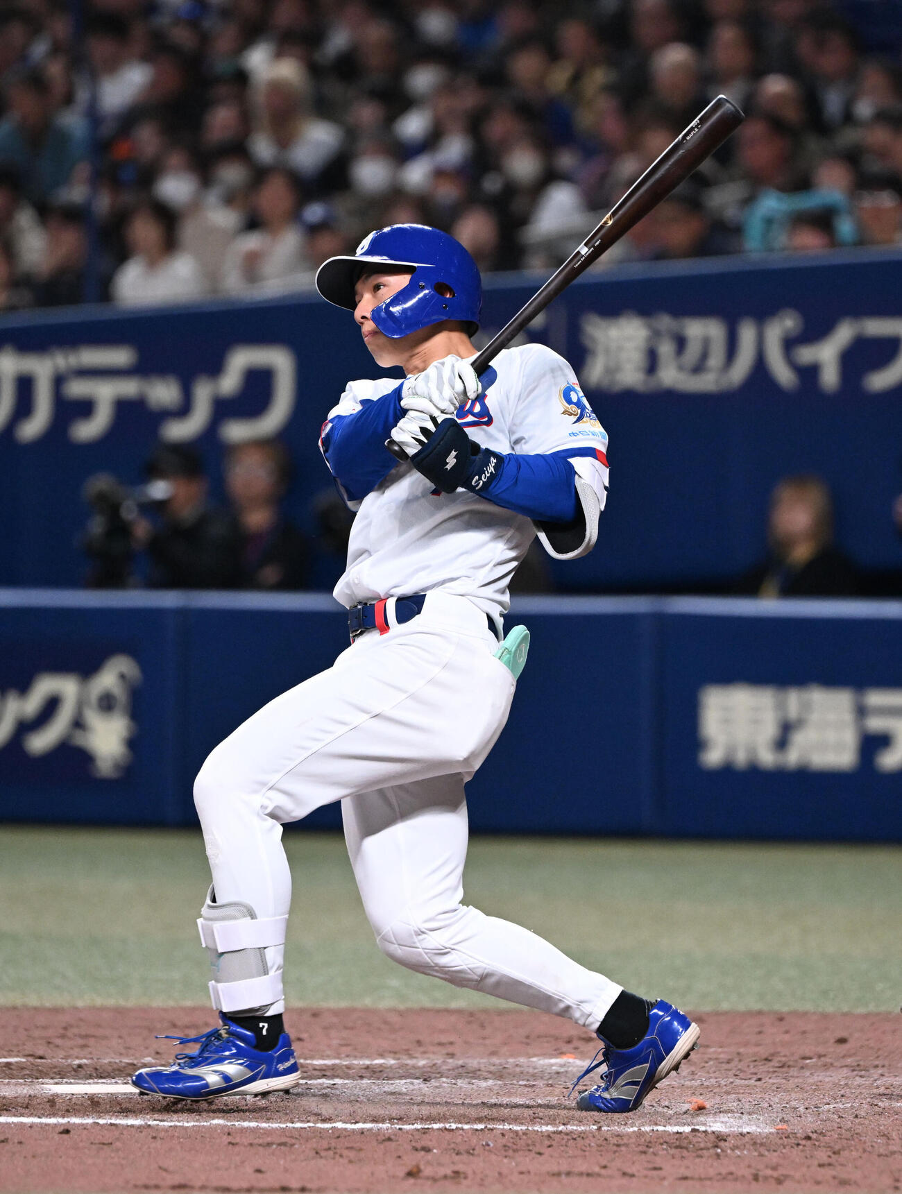 中日対巨人　7回裏中日2死一塁、左越えに本塁打を放つ福永（撮影・和賀正仁）