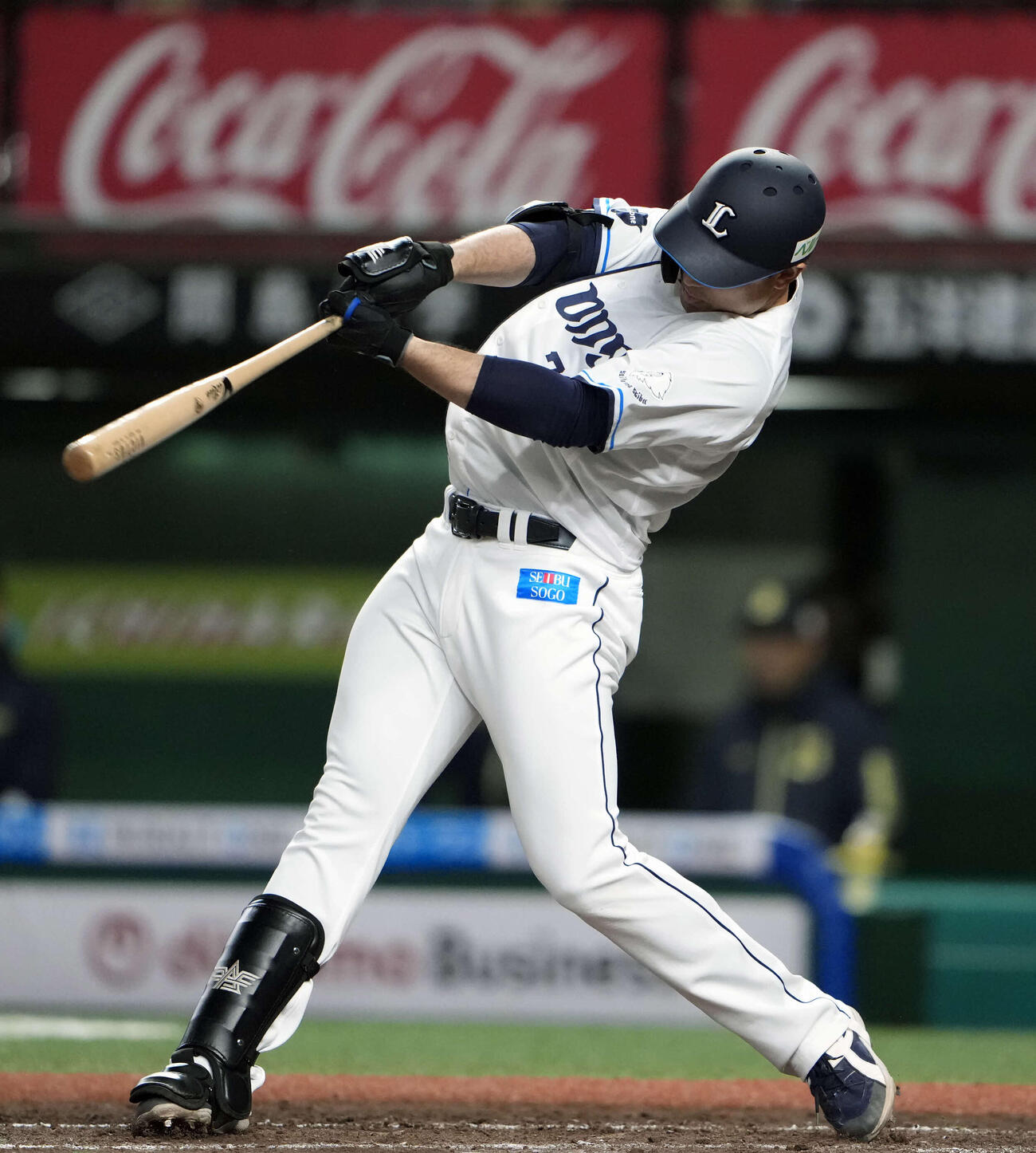 西武対オリックス　9回裏西武1死、左前二塁打を放つ林安可（撮影・小島史椰）