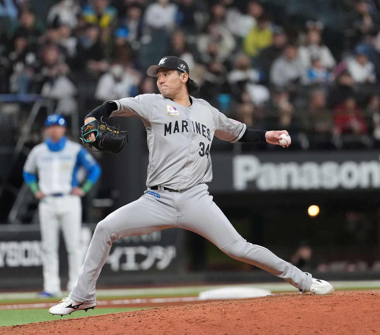 日本ハム対ロッテ　ロッテ2番手の高野脩（撮影・井上学）