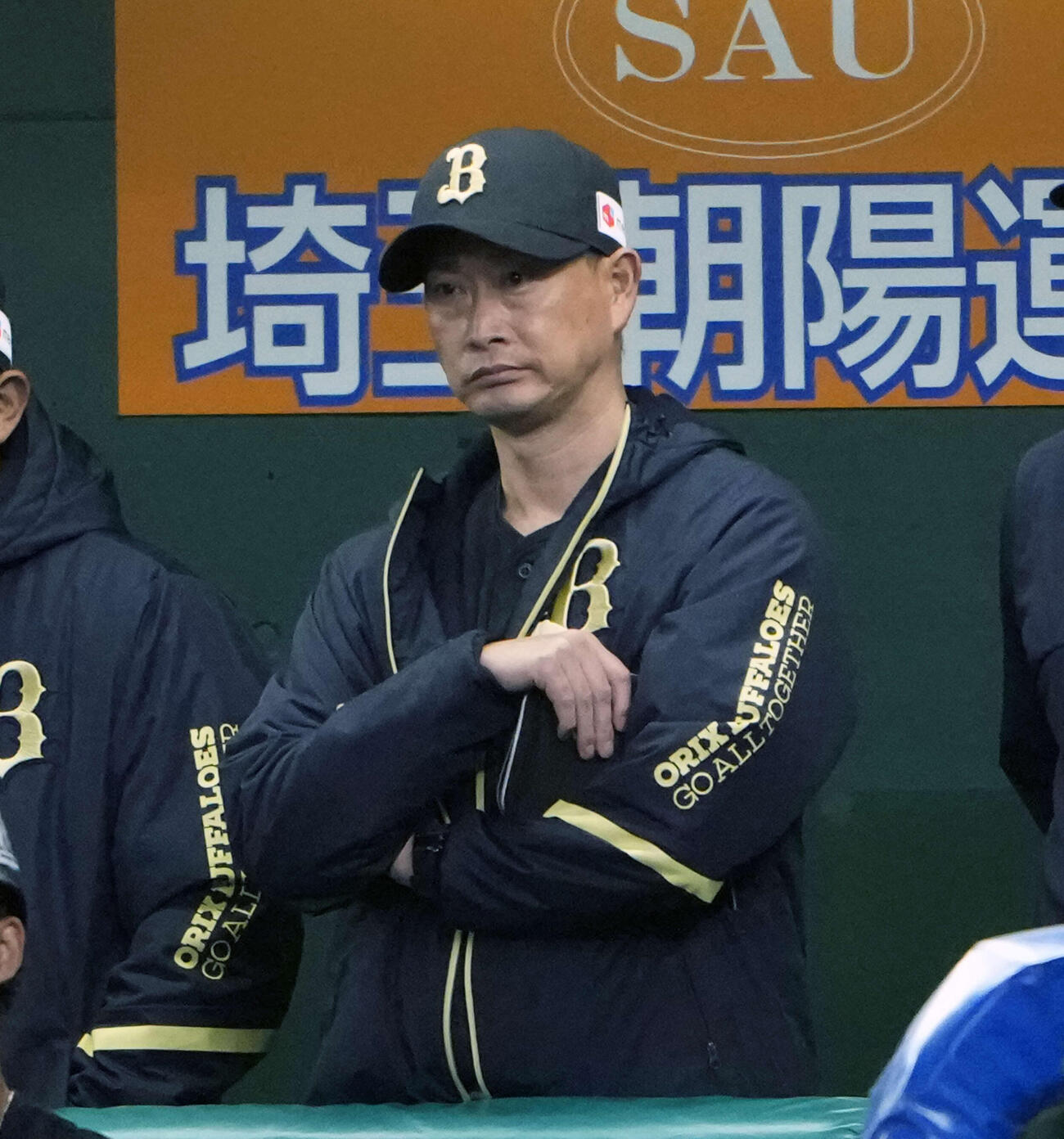 戦況を見つめるオリックス岸田監督（撮影・小島史椰）