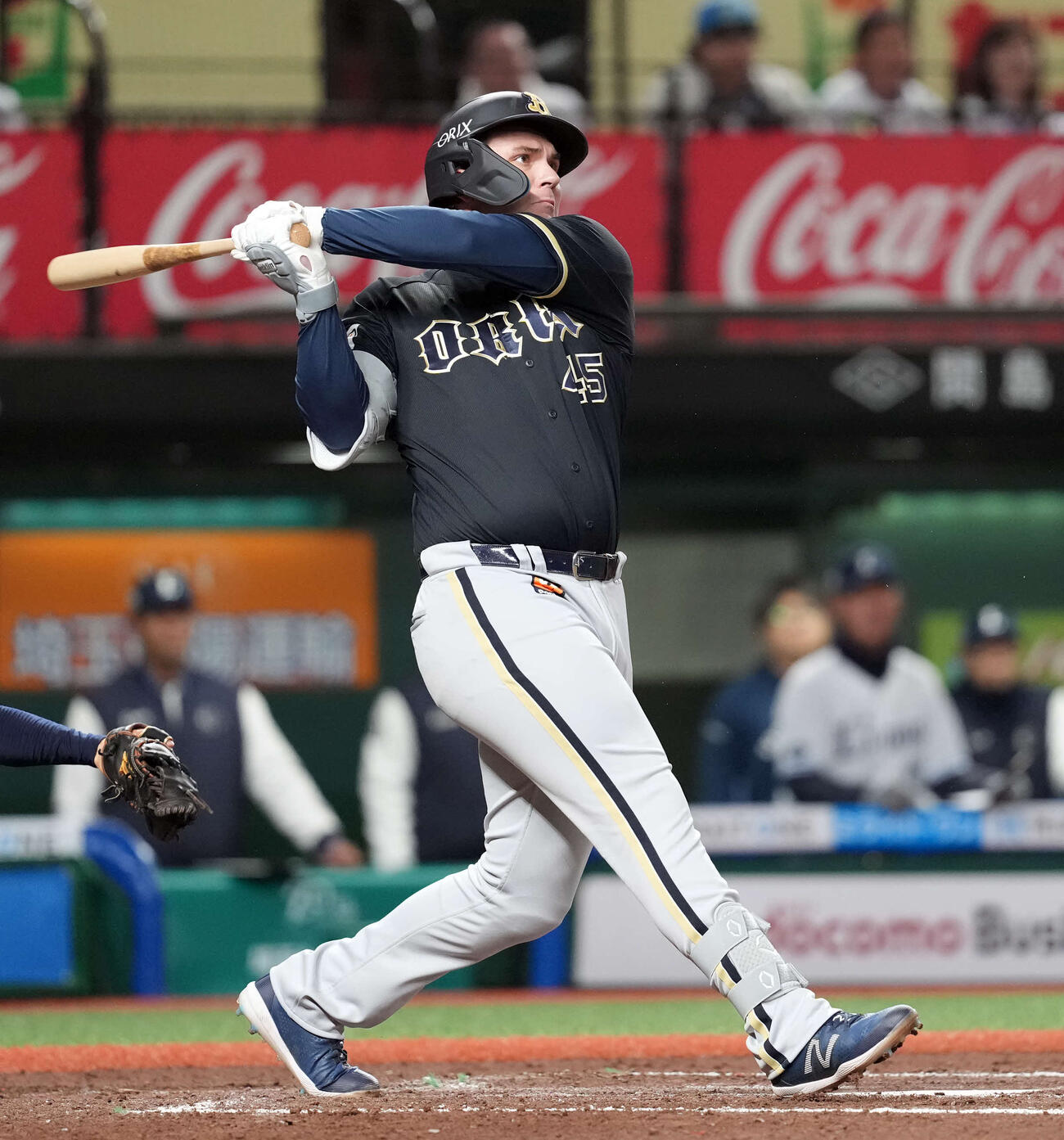 西武対オリックス　6回表オリックス1死一、三塁、右前に適時打を放つシーモア（撮影・たえ見朱実）