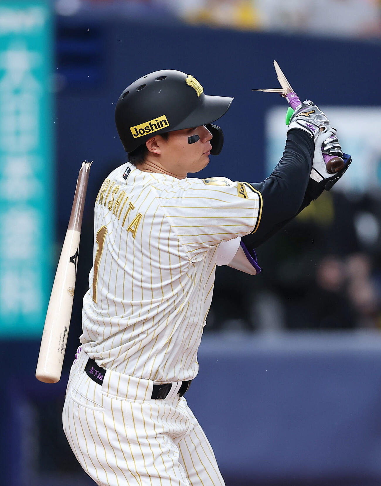 阪神対DeNA 8回裏阪神1死、右前打を放つ森下（撮影・前田充）
