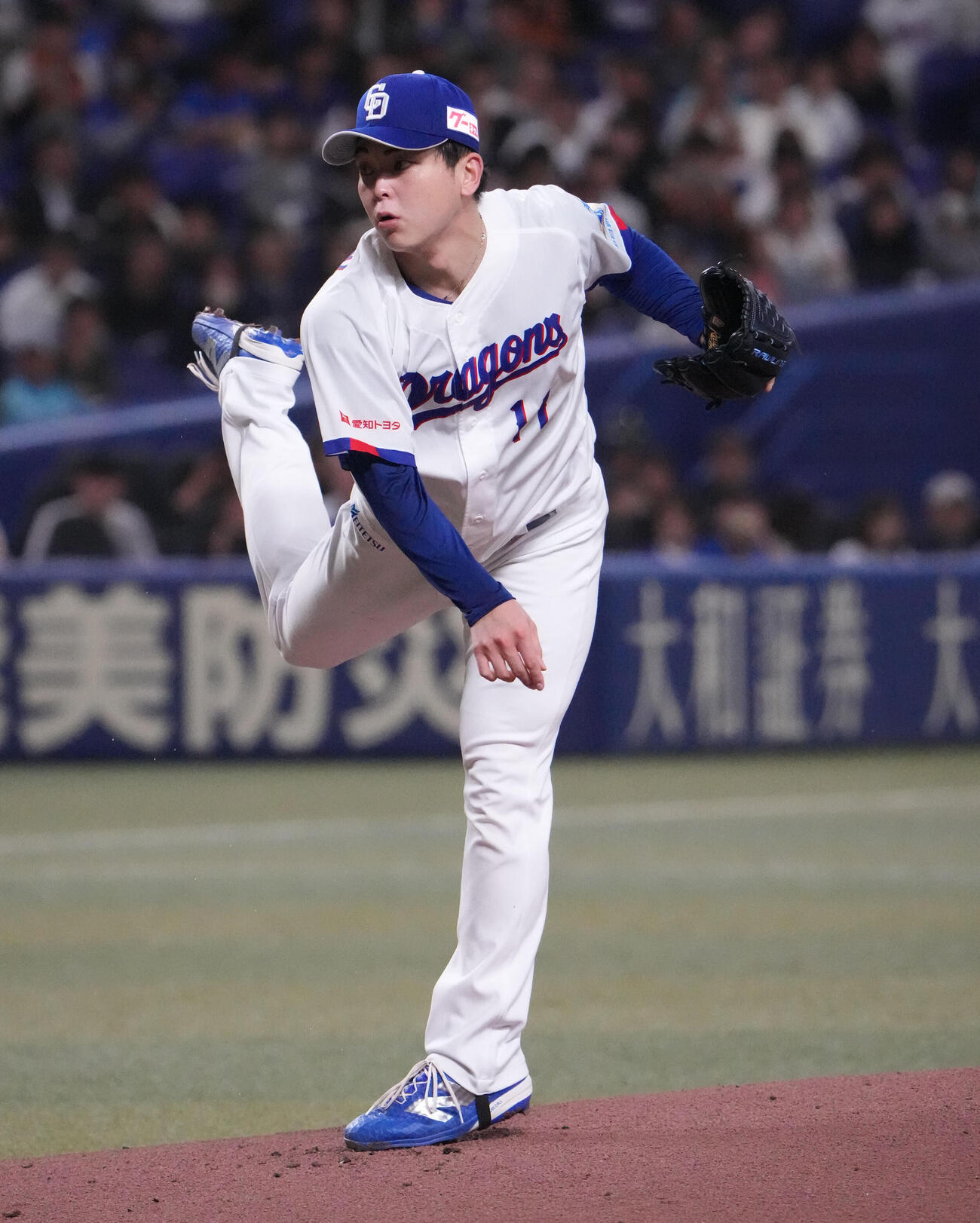 中日対巨人　1回表、登板する中日先発の中西（撮影・森本幸一）