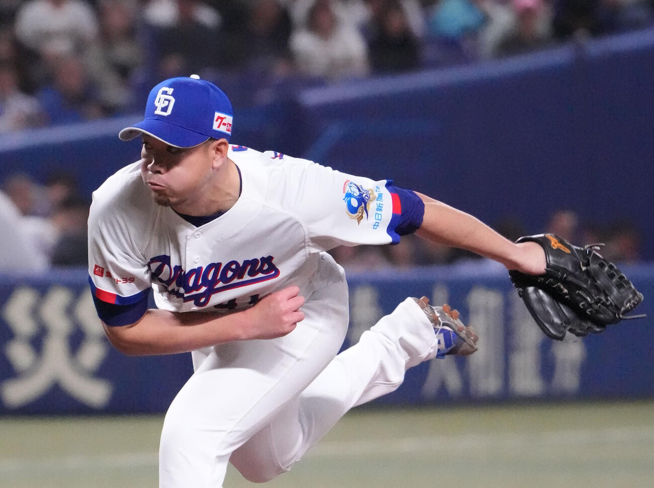 中日対巨人　9回表、中日5番手で登板する勝野（撮影・森本幸一）