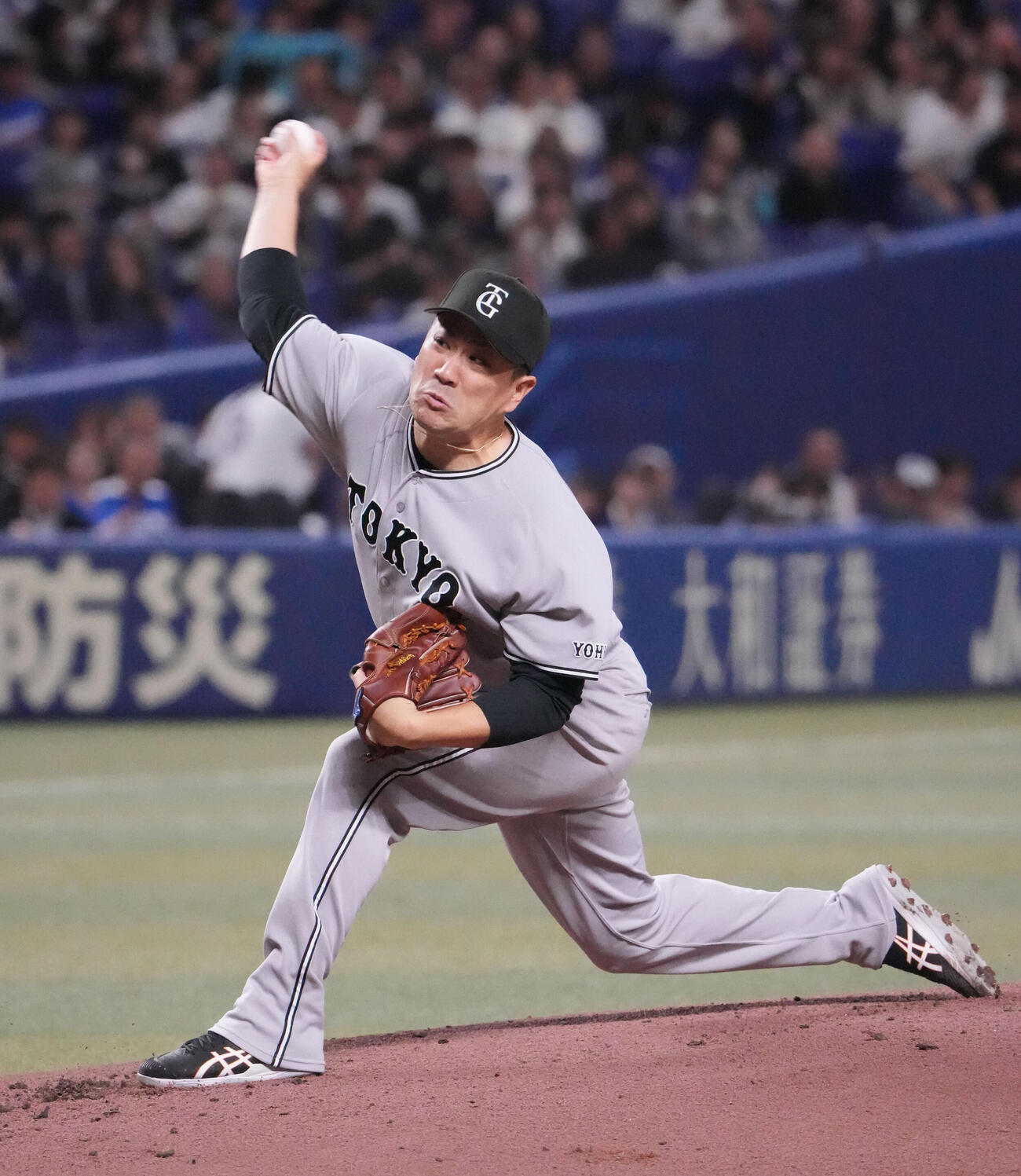 中日対巨人　1回裏、登板する巨人先発の田中将（撮影・森本幸一）