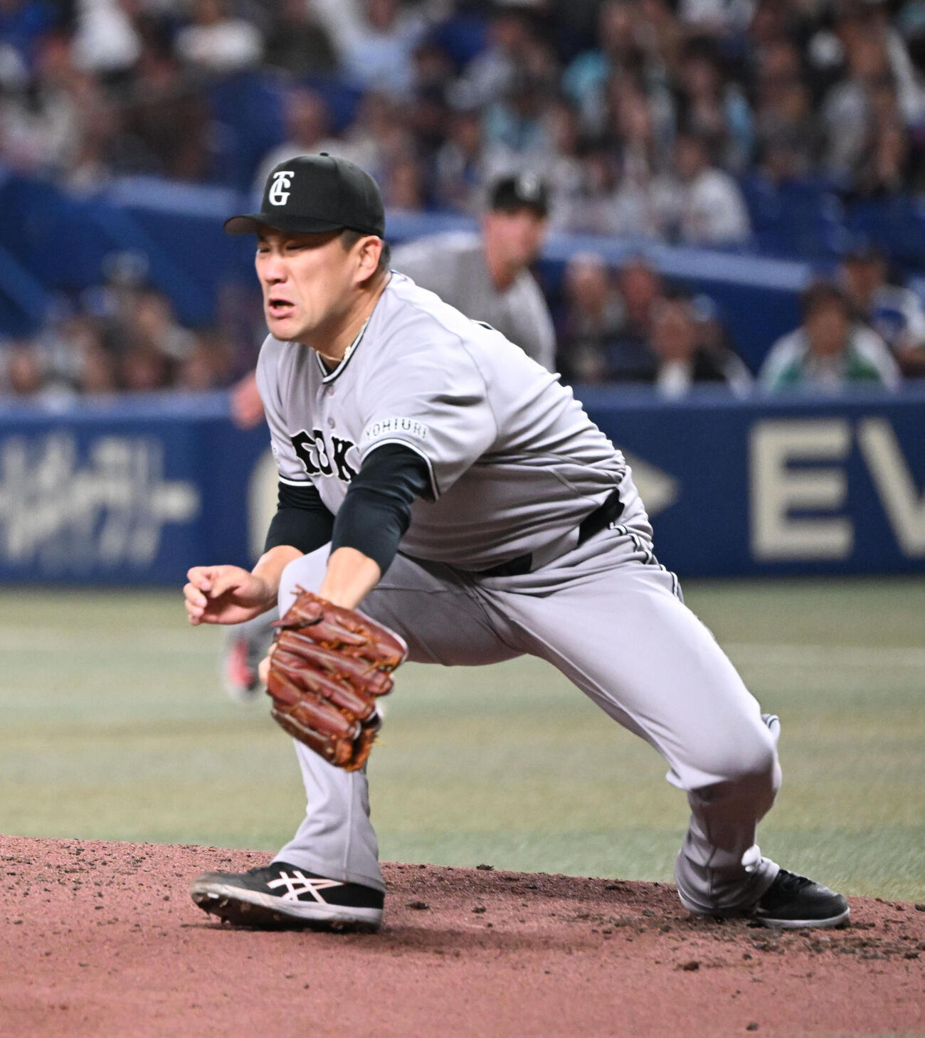 中日対巨人　3回裏中日無死、木下に中前打を浴びる田中将（撮影・和賀正仁）