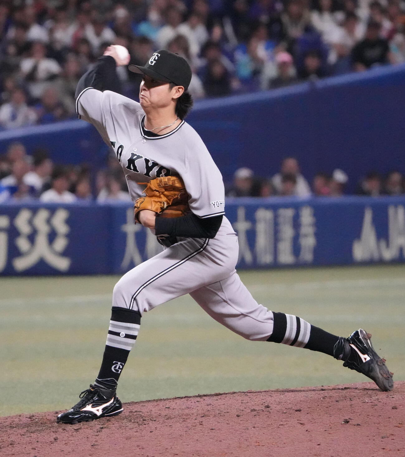 中日対巨人　8回裏、巨人5番手で登板する田中瑛（撮影・森本幸一）