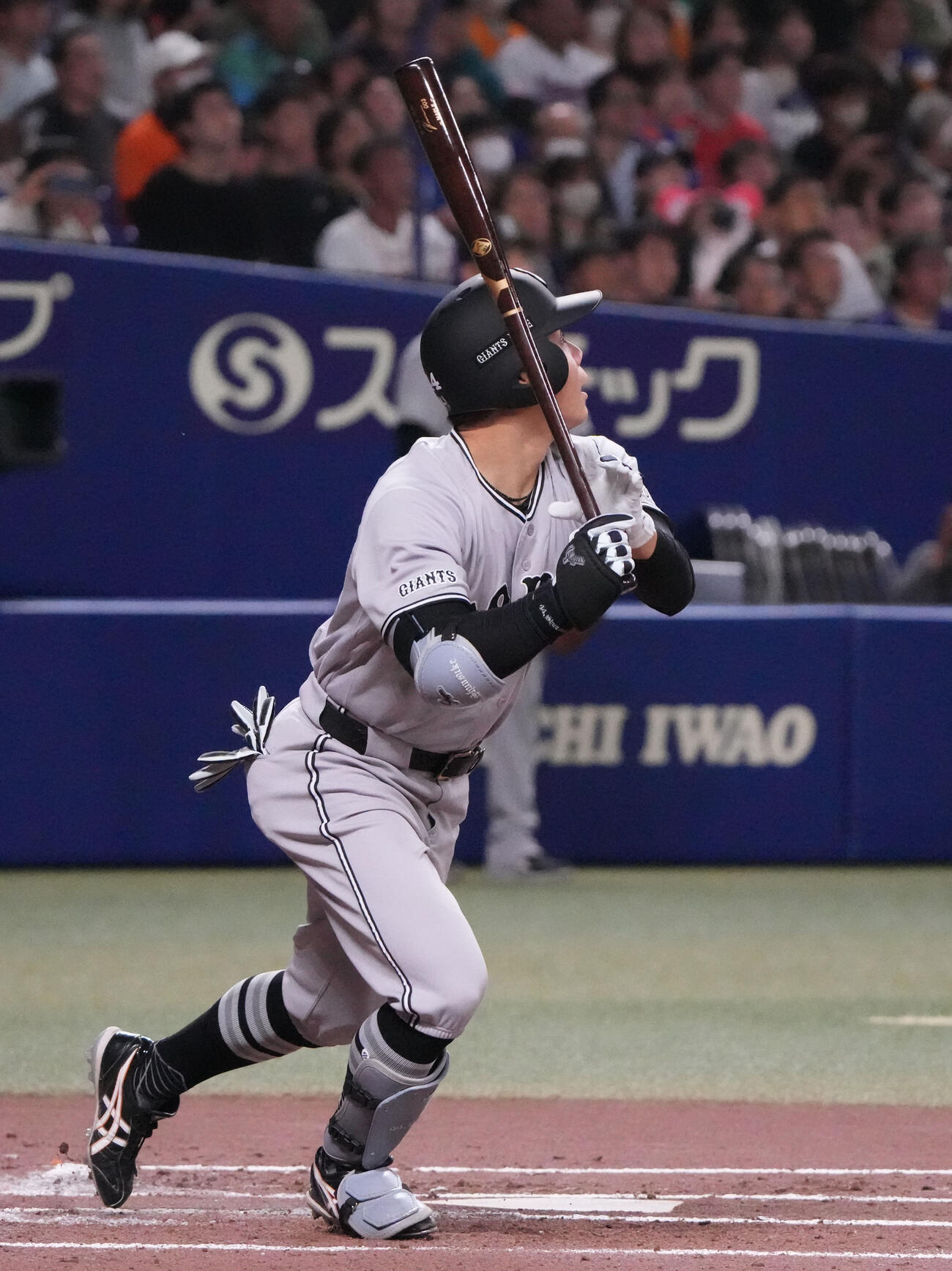 中日対巨人　1回表巨人1死満塁、左前2点適時打を放つ佐々木（撮影・森本幸一）