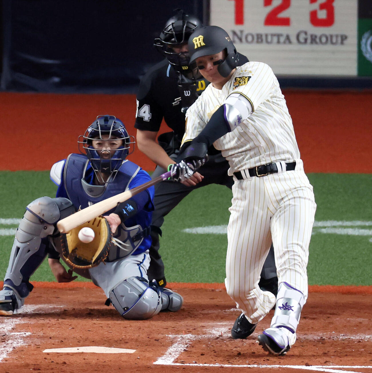 阪神対DeNA 4回裏阪神2死、森下は中前打を放つ（撮影・加藤哉）