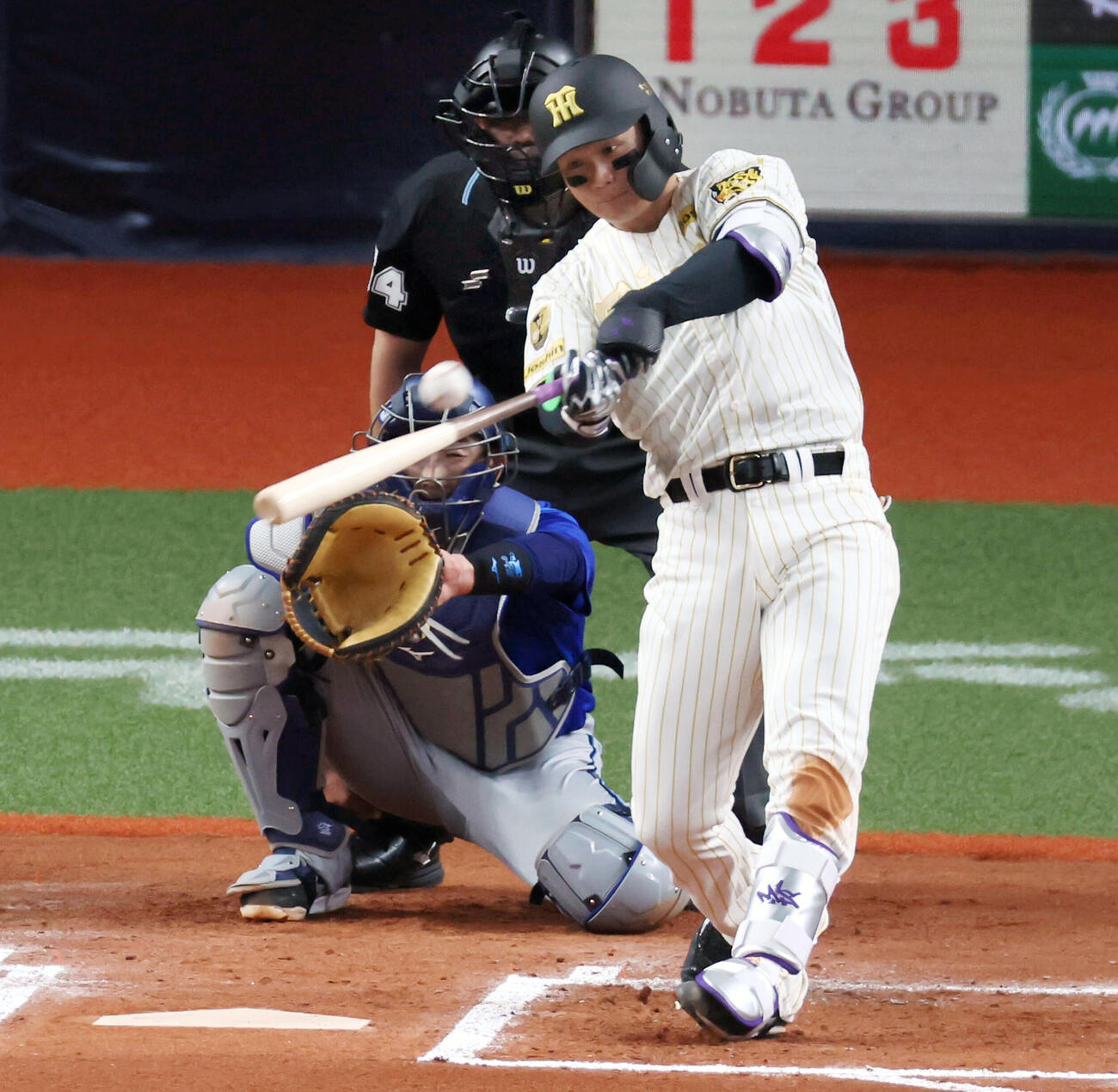 阪神対DeNA 6回裏阪神2死、森下は左越えソロ本塁打を放つ（撮影・加藤哉）
