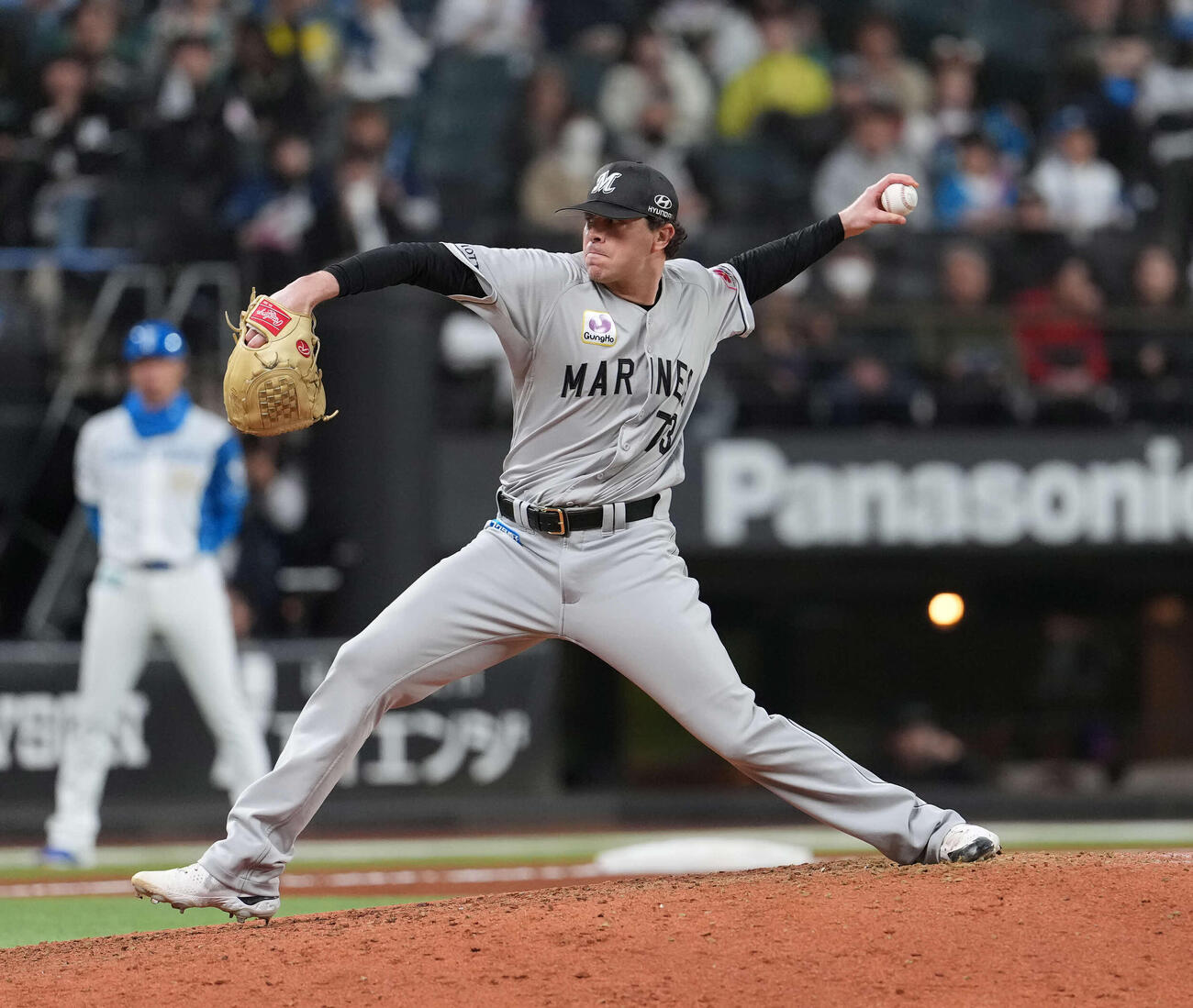日本ハム対ロッテ　ロッテのロング（撮影・井上学）