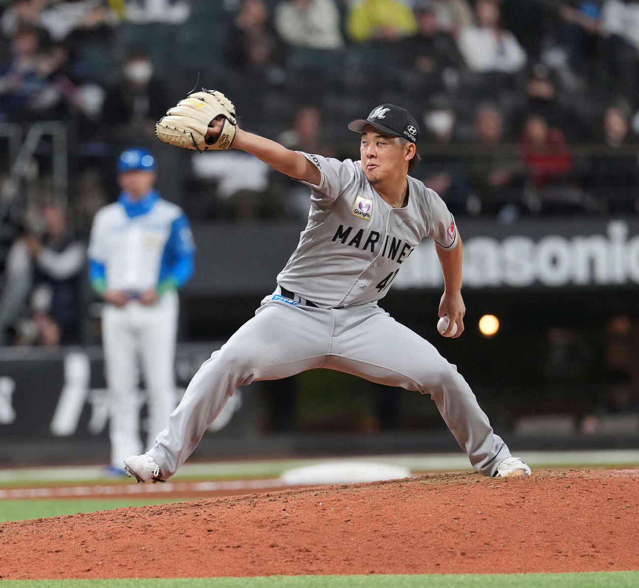 日本ハム対ロッテ　ロッテの鈴木（撮影・井上学）