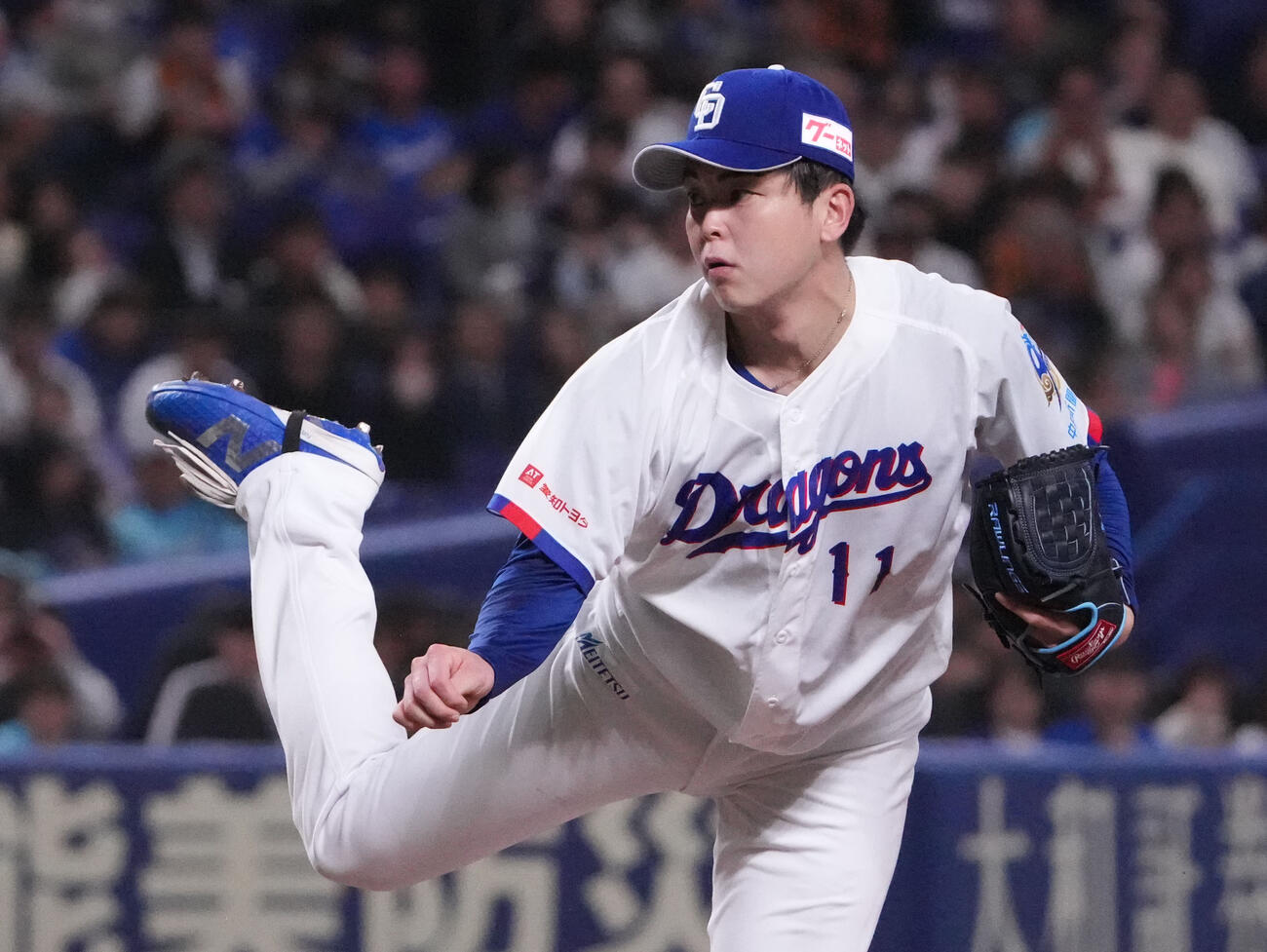 中日対巨人　1回表、登板する中日先発の中西（撮影・森本幸一）