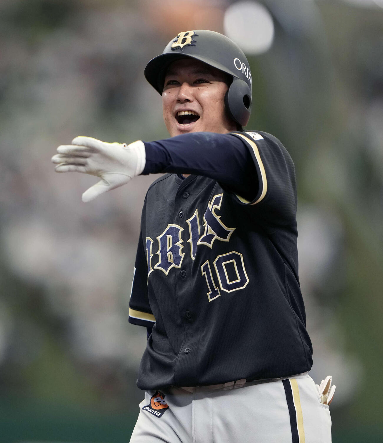 西武対オリックス　5回表オリックス2死二、三塁、2点適時打を放つ大城（撮影・小島史椰）