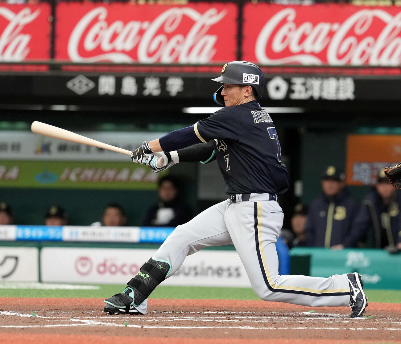 西武対オリックス　6回表オリックス無死一塁、右前安打を放つ西川（撮影・たえ見朱実）