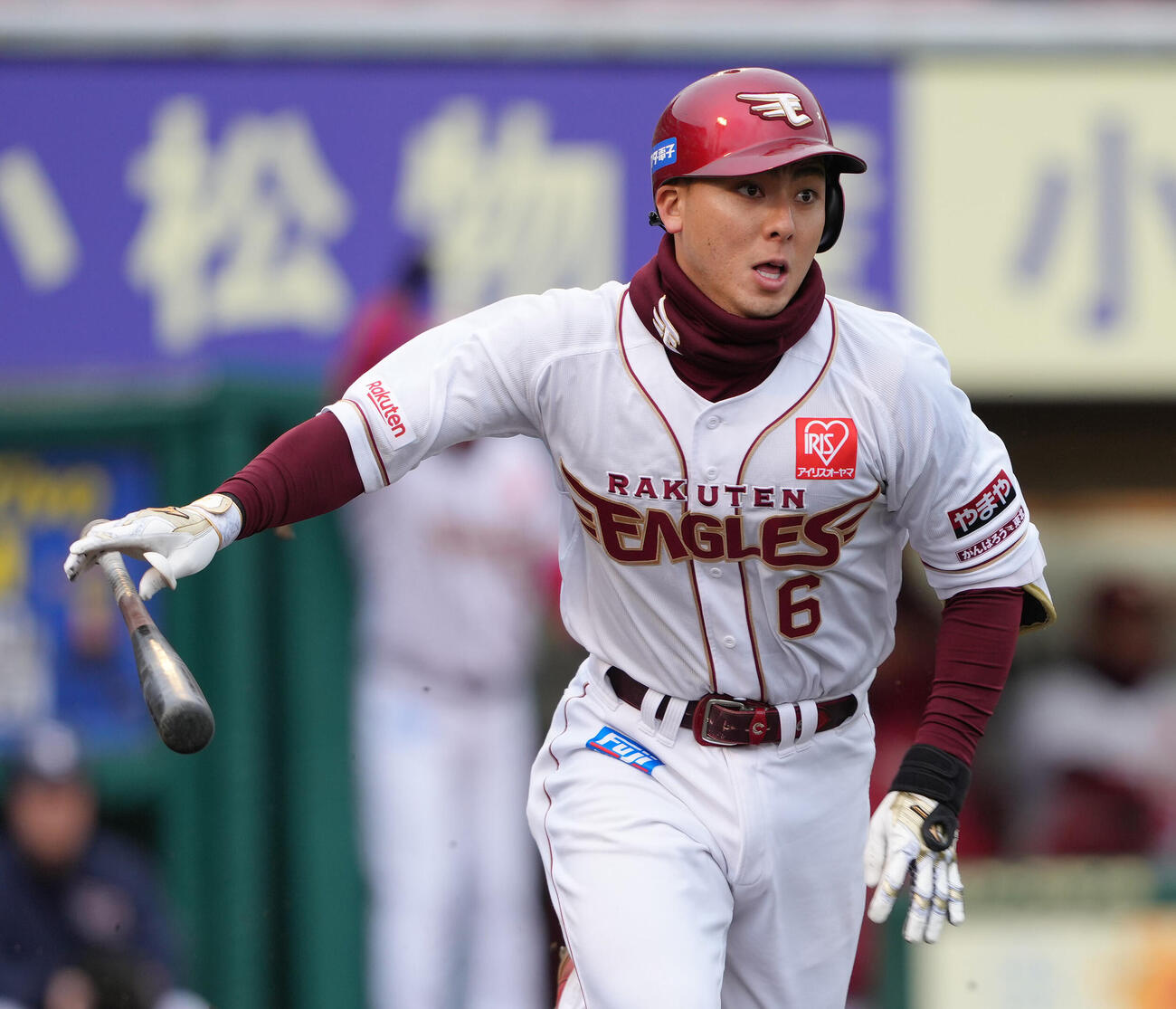楽天対ソフトバンク　8回裏楽天2死二、三塁、村林は勝ち越し2点適時二塁打を放つ（撮影・足立雅史）