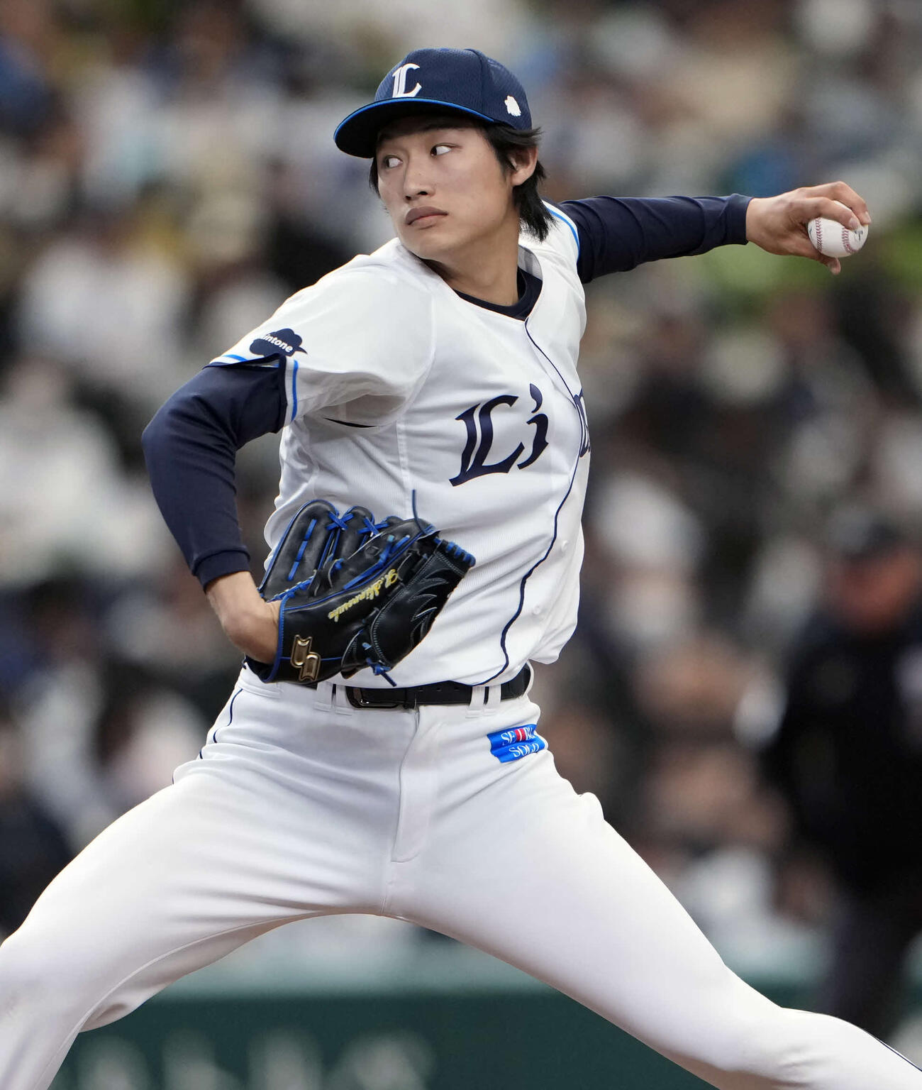 西武対オリックス　8回表3番手で登板する西武羽田（撮影・小島史椰）
