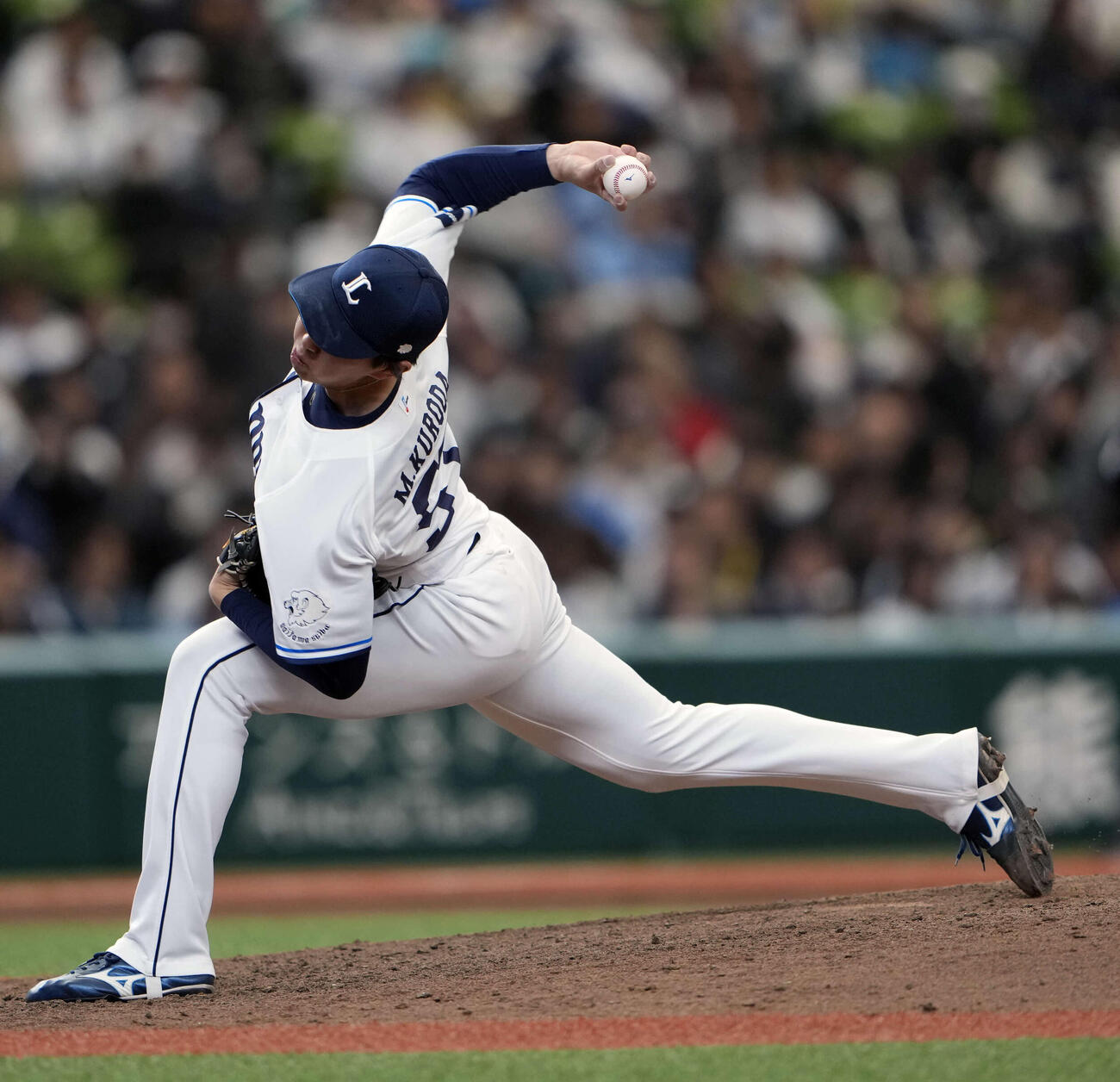 9回表4番手で登板する西武黒田（撮影・小島史椰）