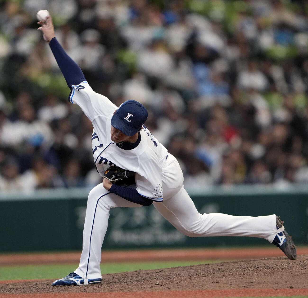 9回表4番手で登板する西武黒田（撮影・小島史椰）