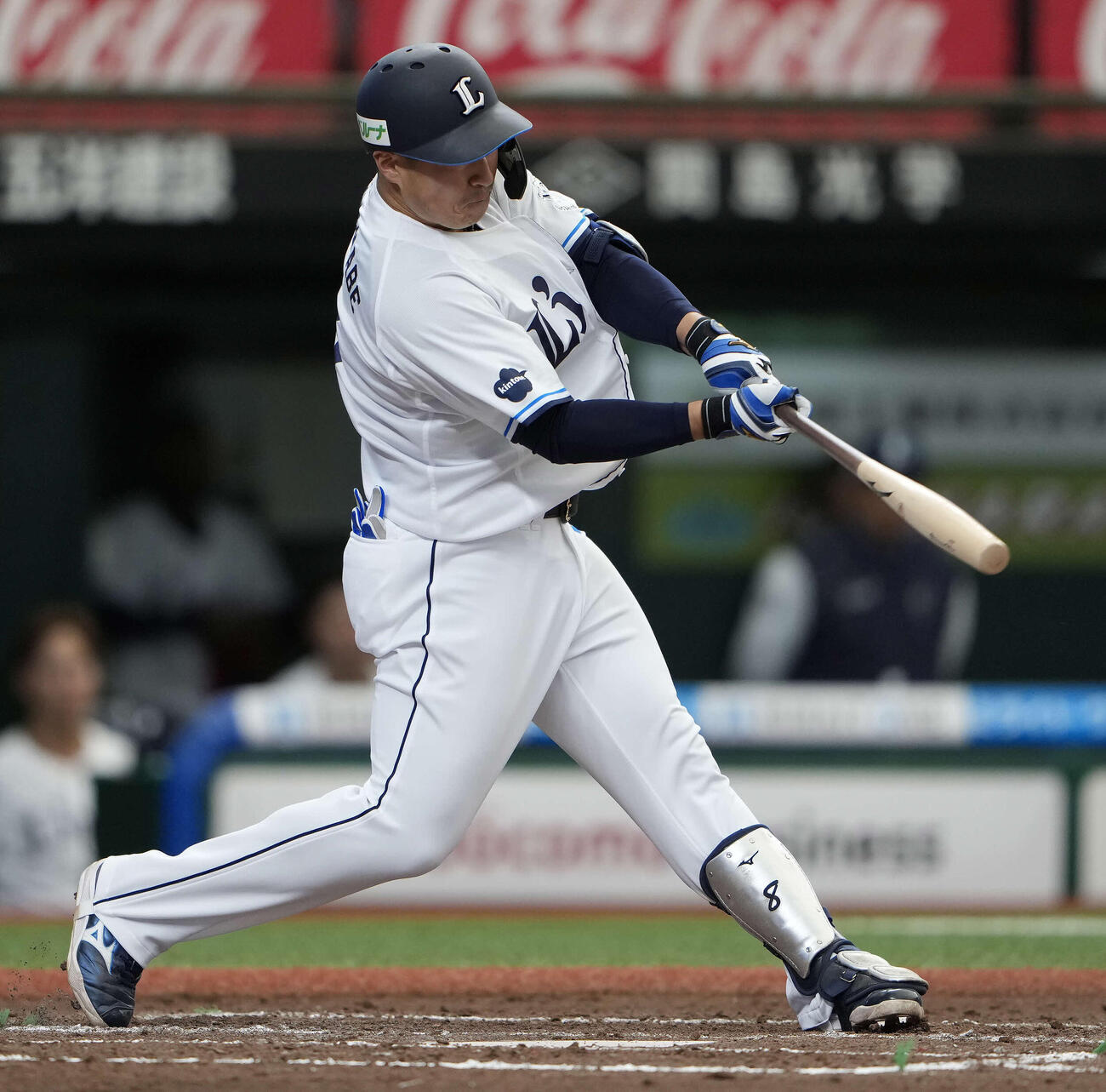 西武対オリックス　6回裏西武2死一塁、2点本塁打を放つ渡部（撮影・小島史椰）